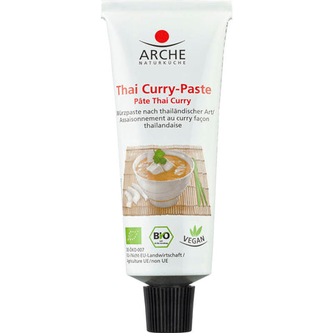 Ein Glas mit authentischer Thai Curry-Paste, ideal zum Verfeinern von asiatischen Gerichten. Die Paste enthält eine aromatische Mischung aus frischen Kräutern und Gewürzen, die jedem Gericht eine würzige und exotische Note verleiht.