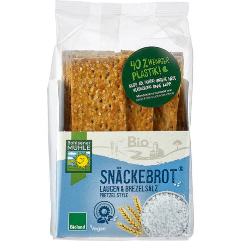 Knuspriges Snäckebrot mit Laugen- und Brezelsalz, perfekt als herzhafter Snack oder Beilage.