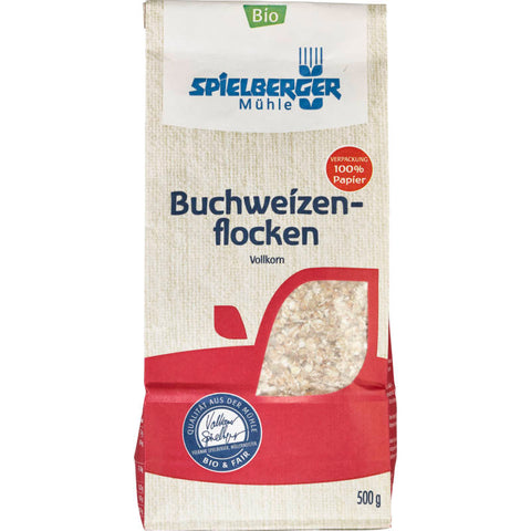 Eine Packung Buchweizenflocken, ideal für ein gesundes Frühstück oder als Zutat für verschiedene Rezepte. Die Flocken sind glutenfrei und reich an Nährstoffen.