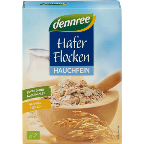 Eine Packung Hauchfeine Haferflocken, ideal für ein gesundes Frühstück oder zum Backen. Die feinen Flocken sind reich an Ballaststoffen und bieten eine nahrhafte Grundlage für verschiedene Gerichte.