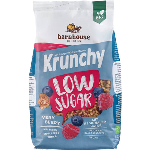 Krunchy Low Sugar Very Berry Müsli in einer farbenfrohen Verpackung, gefüllt mit knusprigen Haferflocken und einer Mischung aus getrockneten Beeren, ideal für ein gesundes Frühstück mit wenig Zucker.