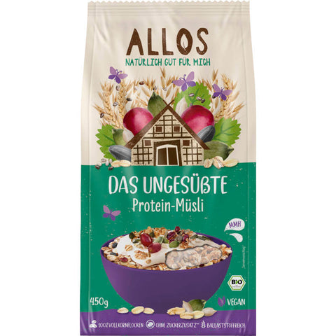 Ungesüßtes Protein-Müsli in einer Schüssel, umgeben von frischen Beeren und Nüssen, ideal für eine gesunde und proteinreiche Ernährung.