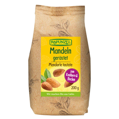 Geröstete Mandeln in einer Schale, goldbraun und knusprig, perfekt als gesunder Snack oder zum Verfeinern von Gerichten.