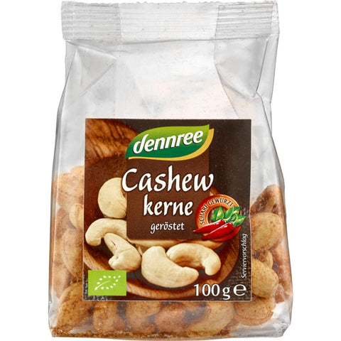 Eine Packung gerösteter und scharfer Cashewkerne.