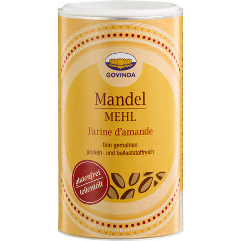 Glutenfreies Mandelmehl in einer transparenten Verpackung, ideal für gesundes Backen und Kochen. Perfekt für glutenfreie und kohlenhydratarme Rezepte.