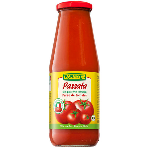 Glasflasche mit fein passierten Tomaten, bekannt als Passata, ideal für Saucen und Suppen.