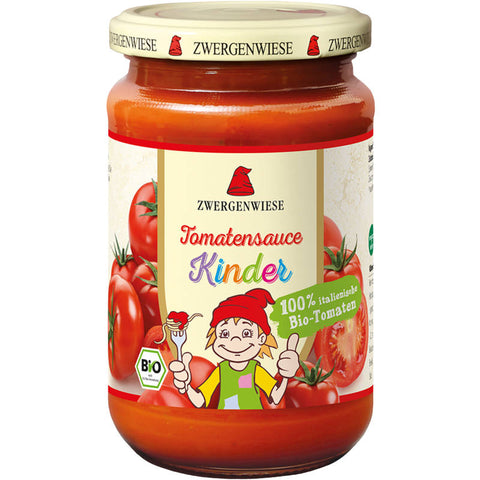 Ein Glas Kinder Tomatensauce mit frischen Tomaten und buntem Etikett, speziell für Kinder entwickelt.