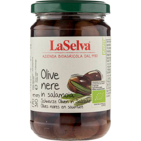 Schwarze Oliven mit Stein in einer Schale – aromatische und saftige Oliven, perfekt für mediterrane Gerichte und Snacks.