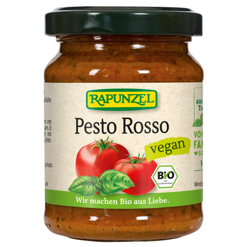 Glas mit veganem Pesto Rosso, einer würzigen Tomaten-Basilikum-Sauce, ideal für Pasta und als Brotaufstrich.