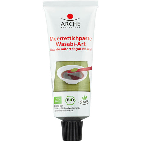 Glas mit Meerrettichpaste in Wasabi-Art, grüne Verpackung mit weißer Aufschrift, scharfe Würzpaste für Sushi und asiatische Gerichte.