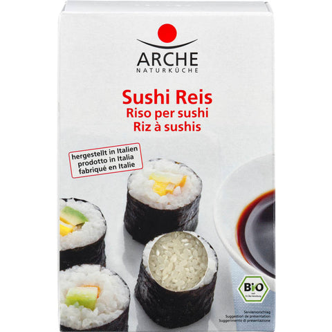 Eine Packung Sushi Reis, ideal für die Zubereitung von authentischem japanischem Sushi. Hochwertige, kurze Reiskörner, die nach dem Kochen eine klebrige Konsistenz haben, perfekt für Sushi-Rollen und Nigiri.