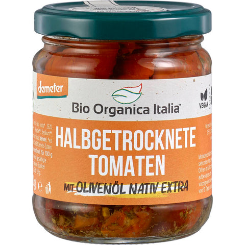 Halbgetrocknete Tomaten in Olivenöl in einem Glasbehälter, perfekt für Salate und mediterrane Gerichte.