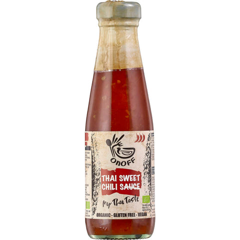 Flasche mit Thai Sweet Chili Sauce, einer würzigen und süßen Sauce mit Chili und Knoblauch, ideal zum Dippen und Verfeinern von asiatischen Gerichten.