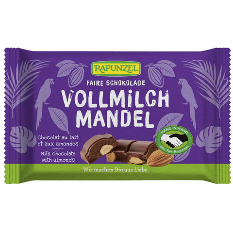 Tafel Vollmilchschokolade mit ganzen Nüssen in einer ansprechenden Verpackung.