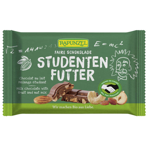 Eine Tafel Vollmilchschokolade mit eingemischtem Studentenfutter, bestehend aus Nüssen und getrockneten Früchten.