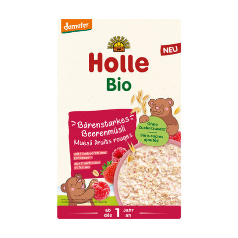 Schüssel mit Vollkorn Beerenmüsli, gefüllt mit Haferflocken, getrockneten Beeren und Nüssen, auf einem rustikalen Holztisch