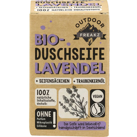 Duschseife mit Lavendelduft, umgeben von kleinen Seifenstücken